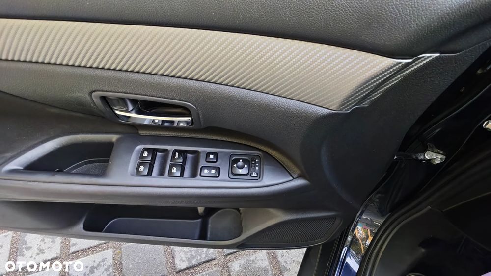 Mitsubishi Outlander 2.0 Intense + Navi 4WD CVT - 16