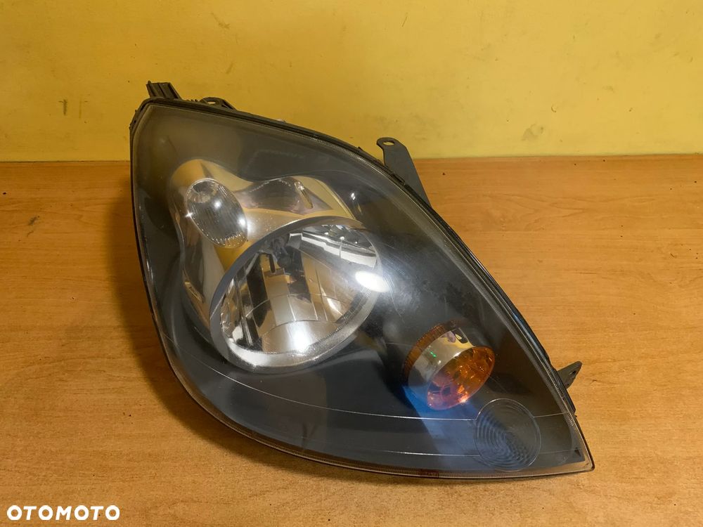 FORD FIESTA MK6 LIFT LAMPA PRAWA PRZEDNIA - 2