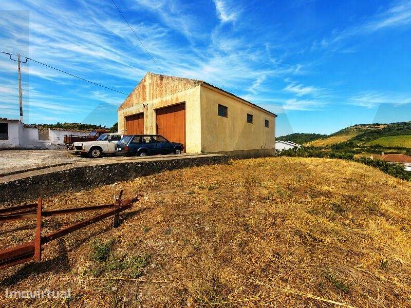Moradia com Terreno, Armazém e Anexos – Excelente Oportunidade de Inve - Grande imagem: 5/27