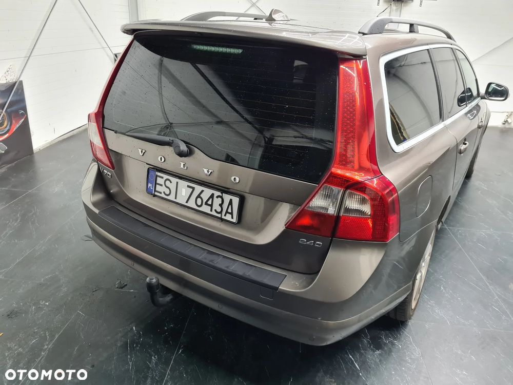 Volvo V70 2.4D Summum - 24