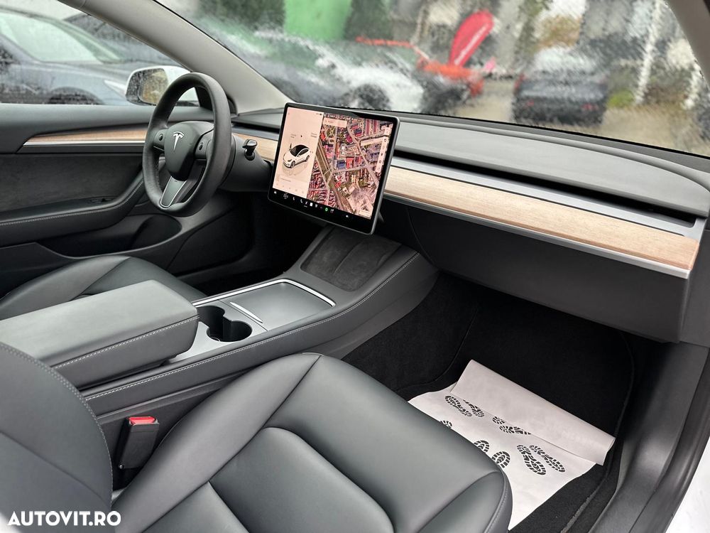 Tesla Model 3 Long Range - 6