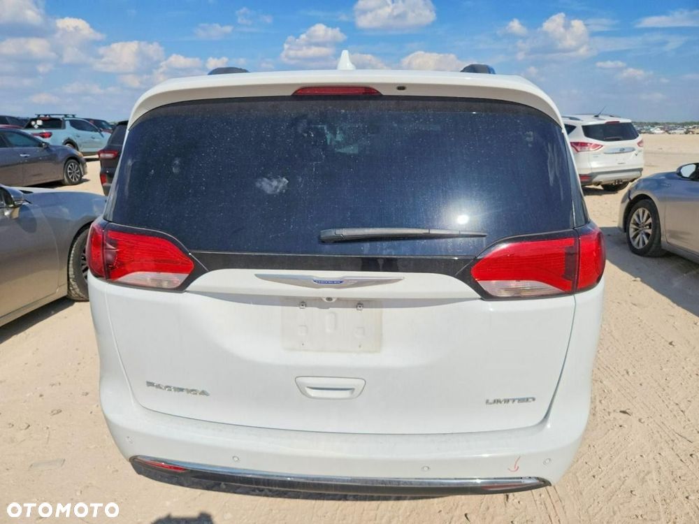 Chrysler Pacifica - 6