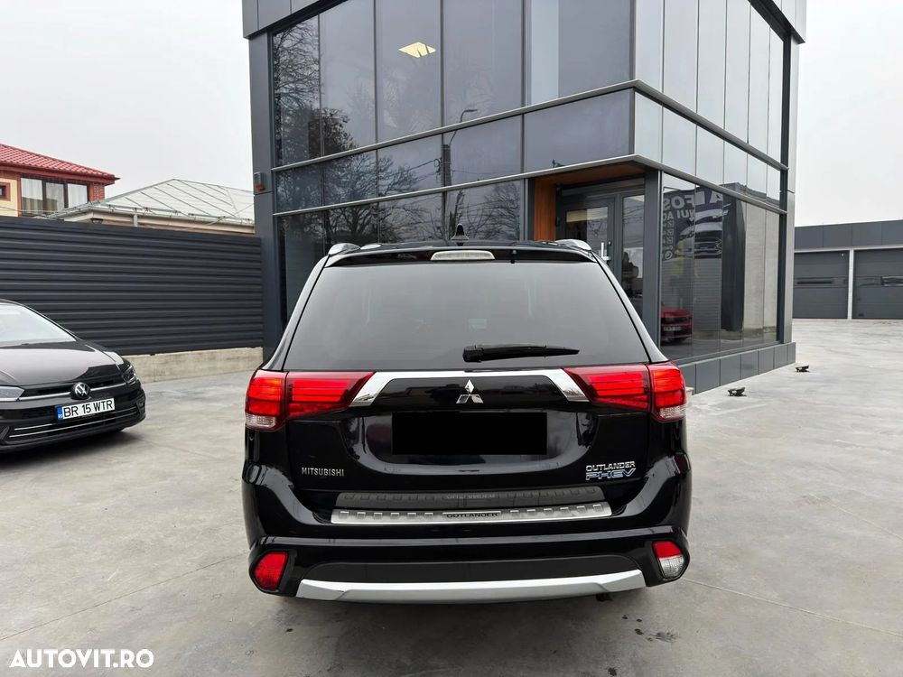 Mitsubishi Outlander - 8