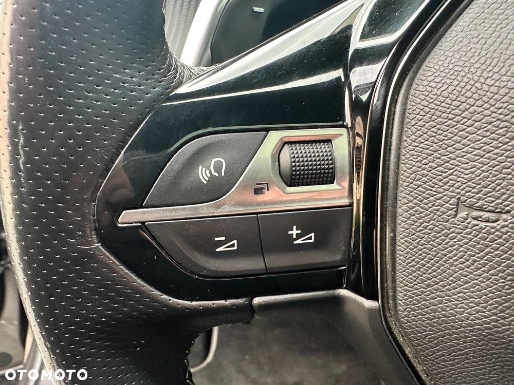 Peugeot 2008 PureTech 130 EAT8 GT Pack - 18