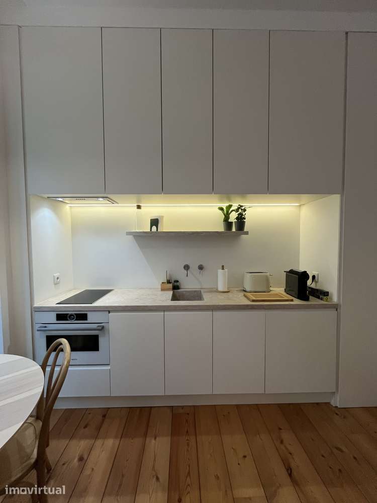 Apartamento T1 mobilado e equipado no centro histórico de Lisboa - Grande imagem: 2/14