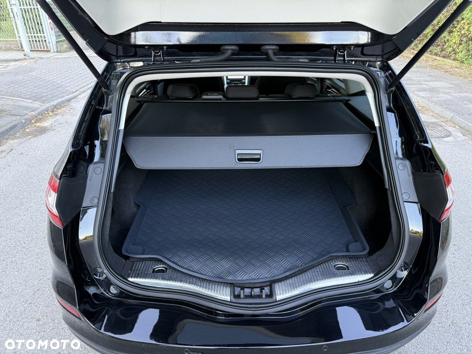 Ford Mondeo SW 2.0 TDCi S&S Titanium - 36