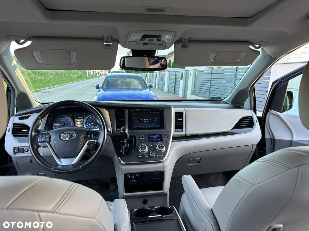 Toyota Sienna - 6