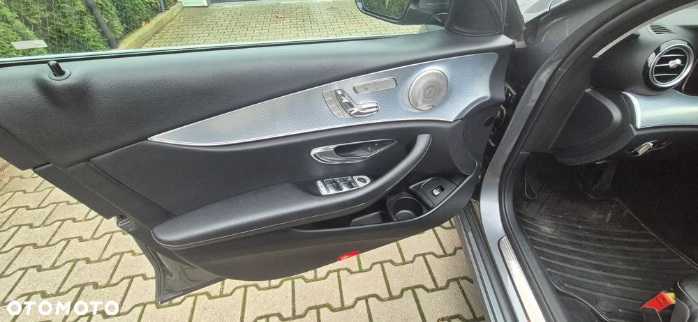 Mercedes-Benz Klasa E 200 4-Matic - 21
