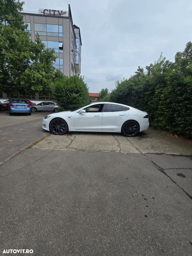 Tesla Model S - 17