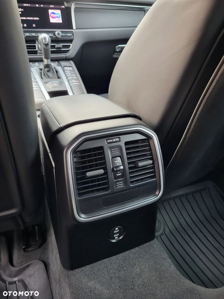 Porsche Macan - 33