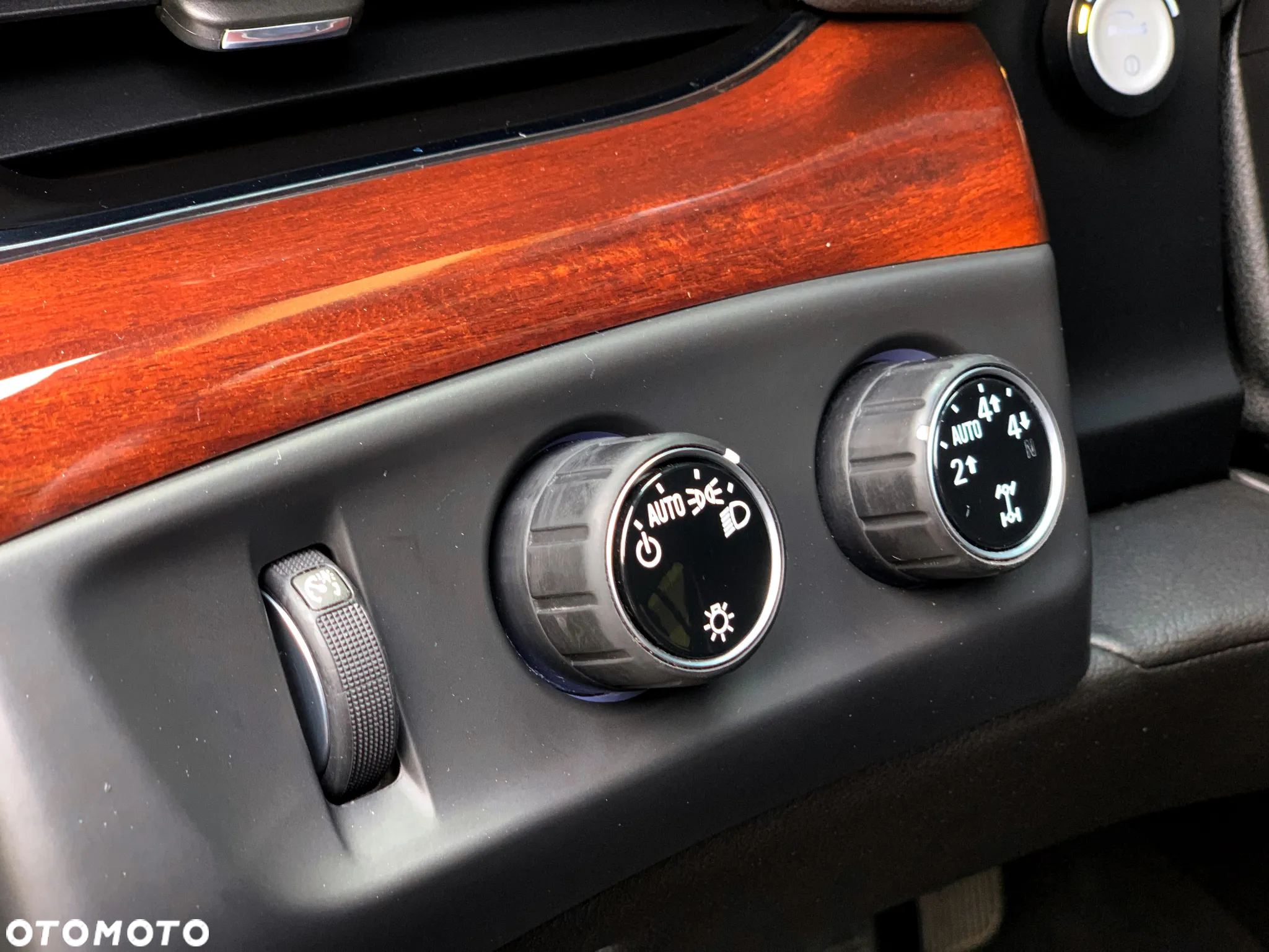 Cadillac Escalade ESV 6.2 V8 AWD AT Premium - 18