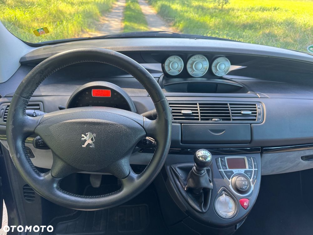 Peugeot 807 HDi 135 Style - 16