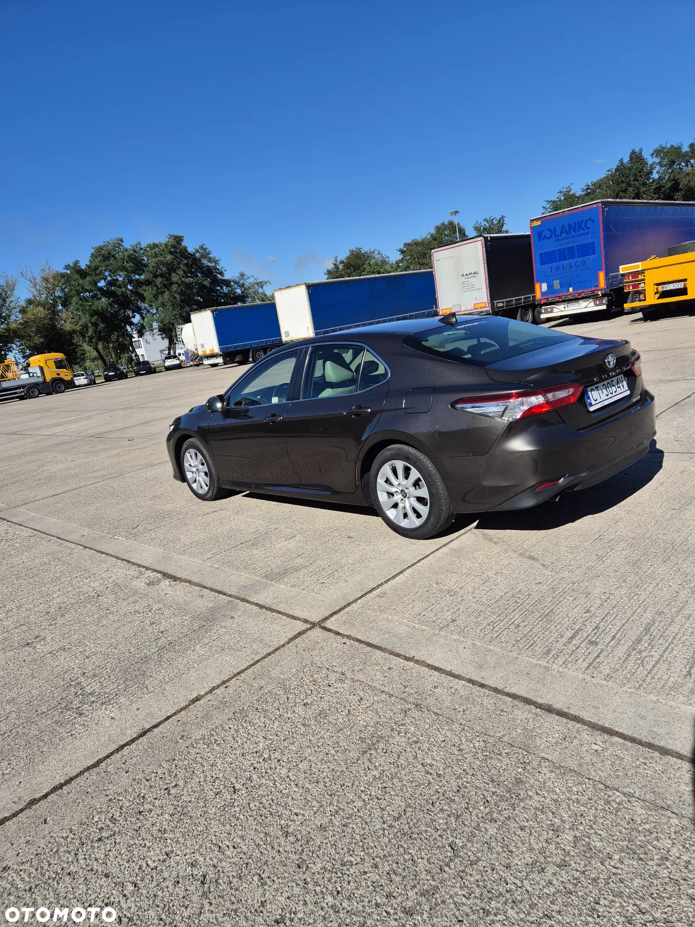 Toyota Camry - 4