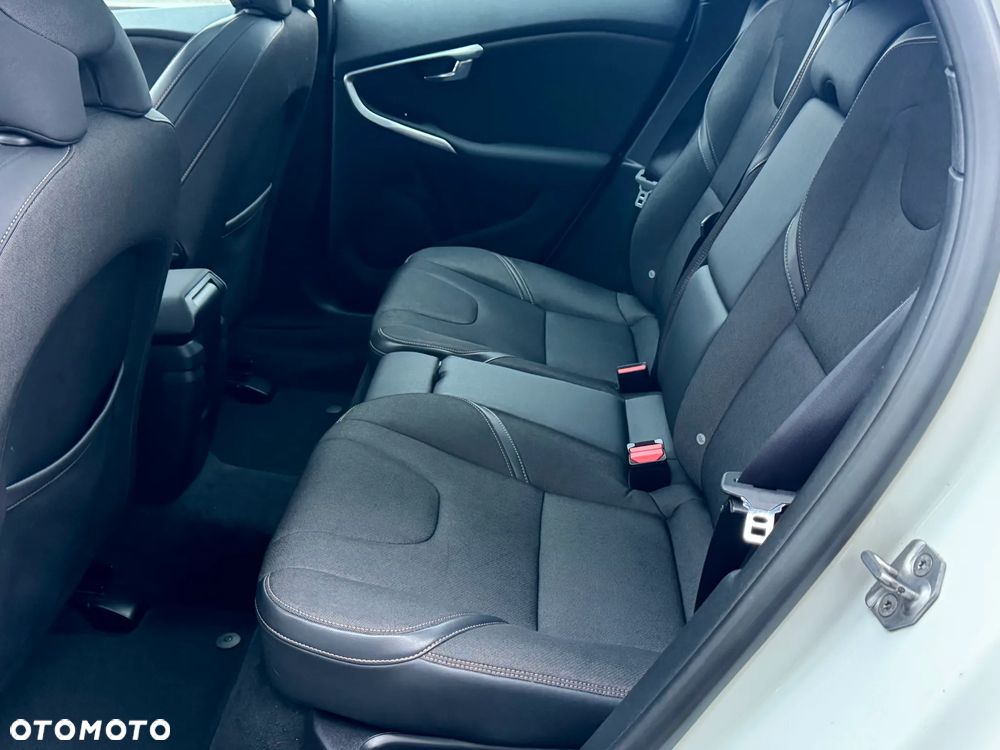 Volvo V40 Cross Country D2 Momentum - 12