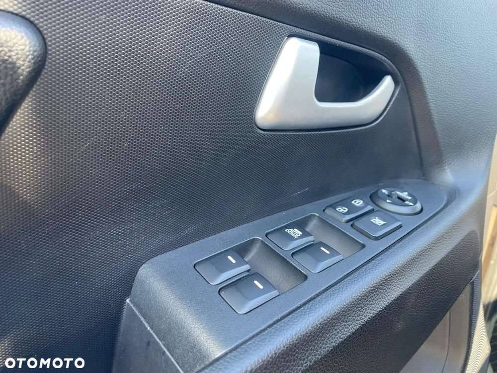 Kia Sportage 2.0 L - 9