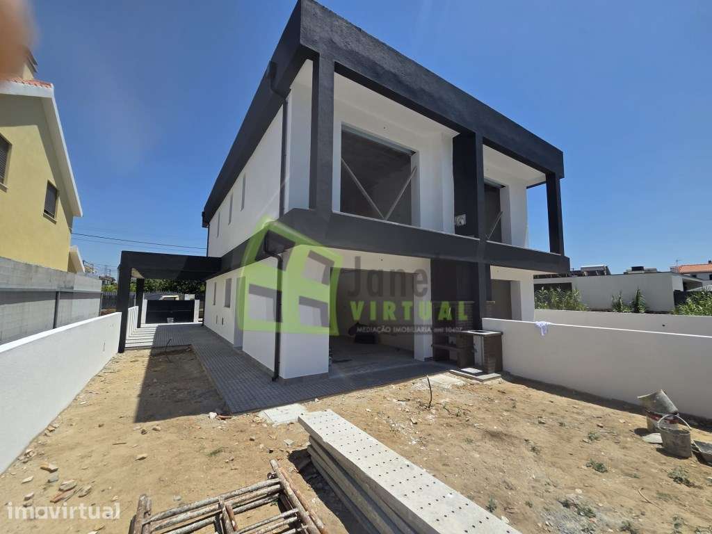 Moradia Geminada T3 em Construção | 2 Suites | Fernão Ferro - Grande imagem: 2/6