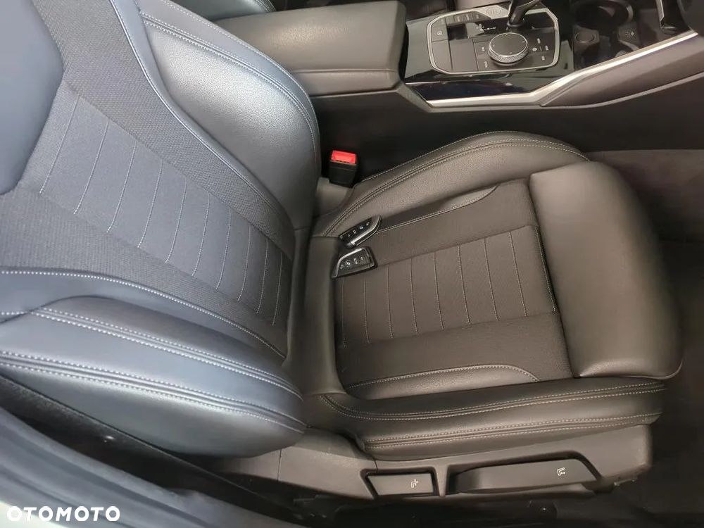 BMW Seria 3 318i Sport Line - 10