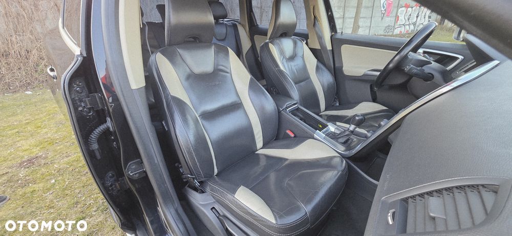 Volvo XC 60 D4 RDesign - 18