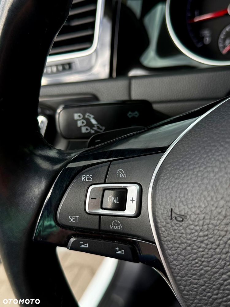 Volkswagen Golf - 36