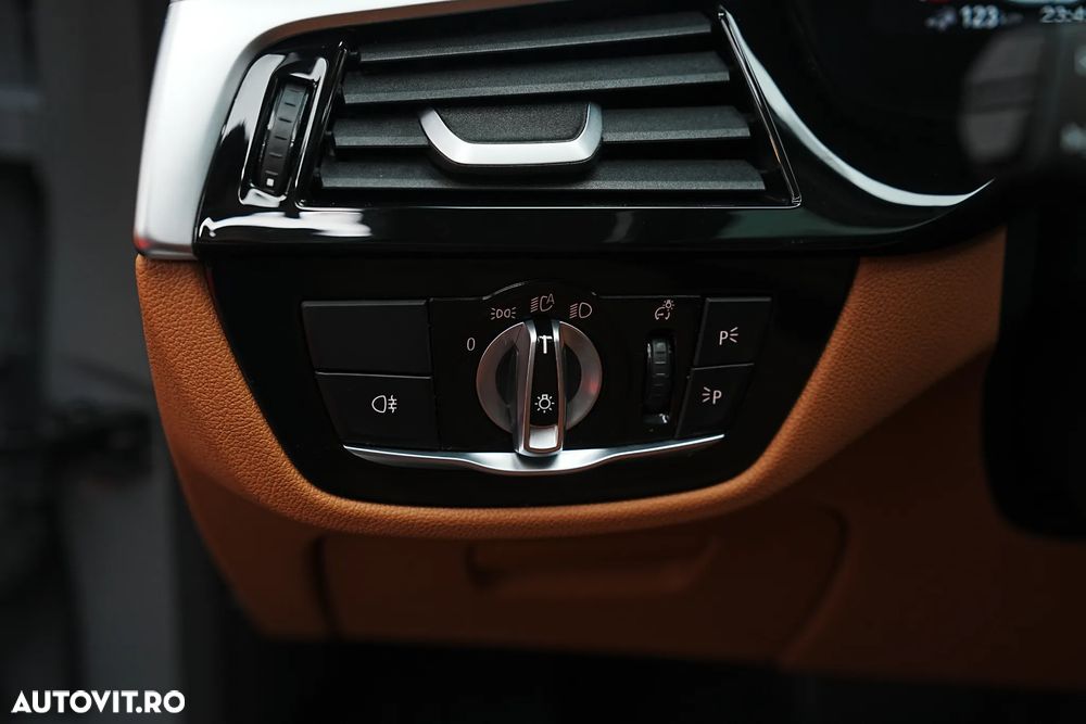 BMW Seria 5 520e Aut. - 30