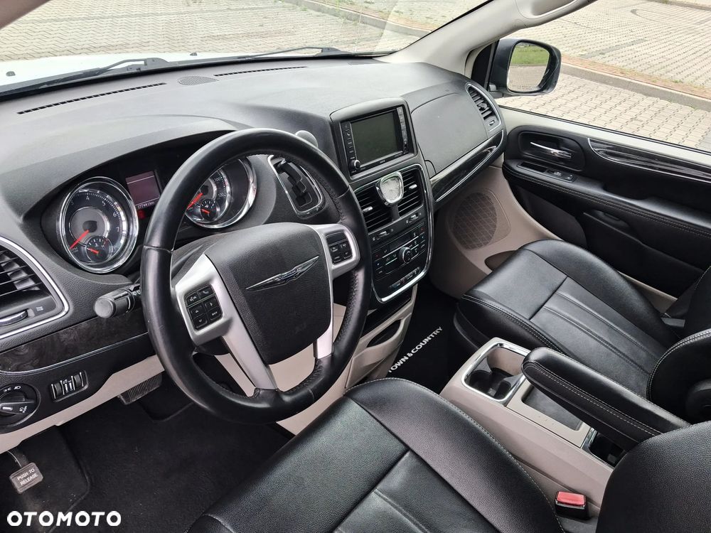 Chrysler Town & Country 3.6 Touring - 21