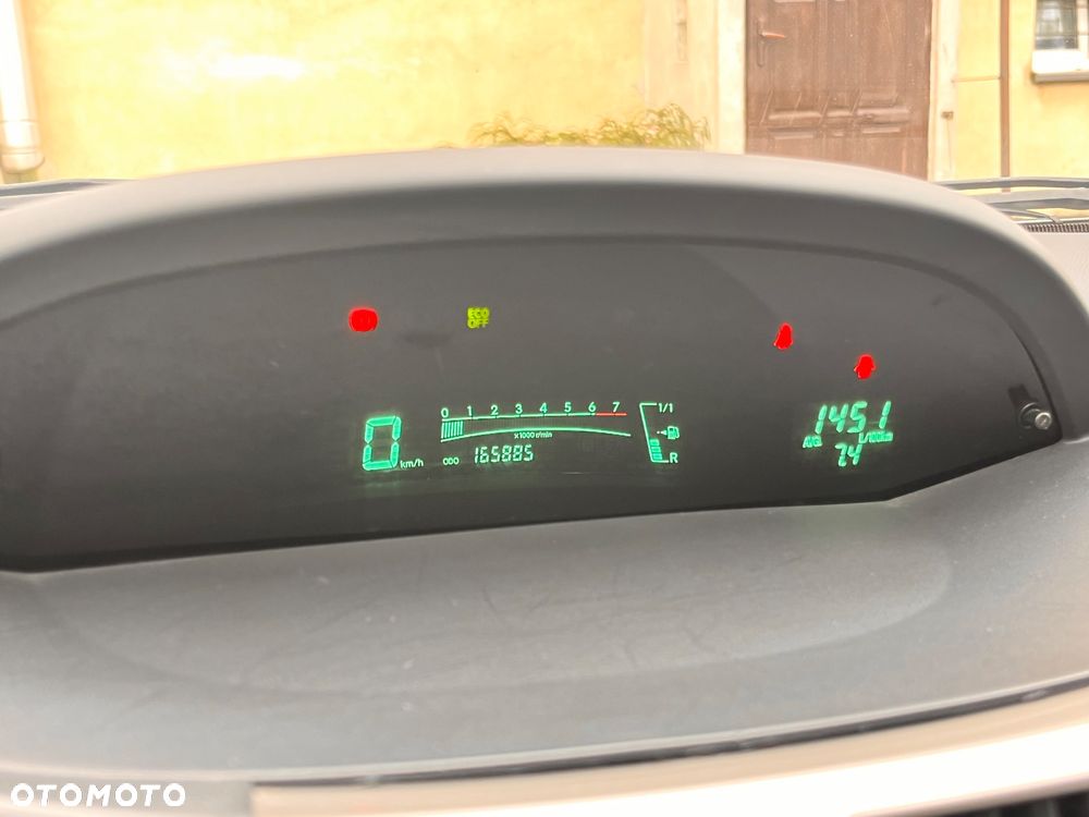 Toyota Yaris - 12