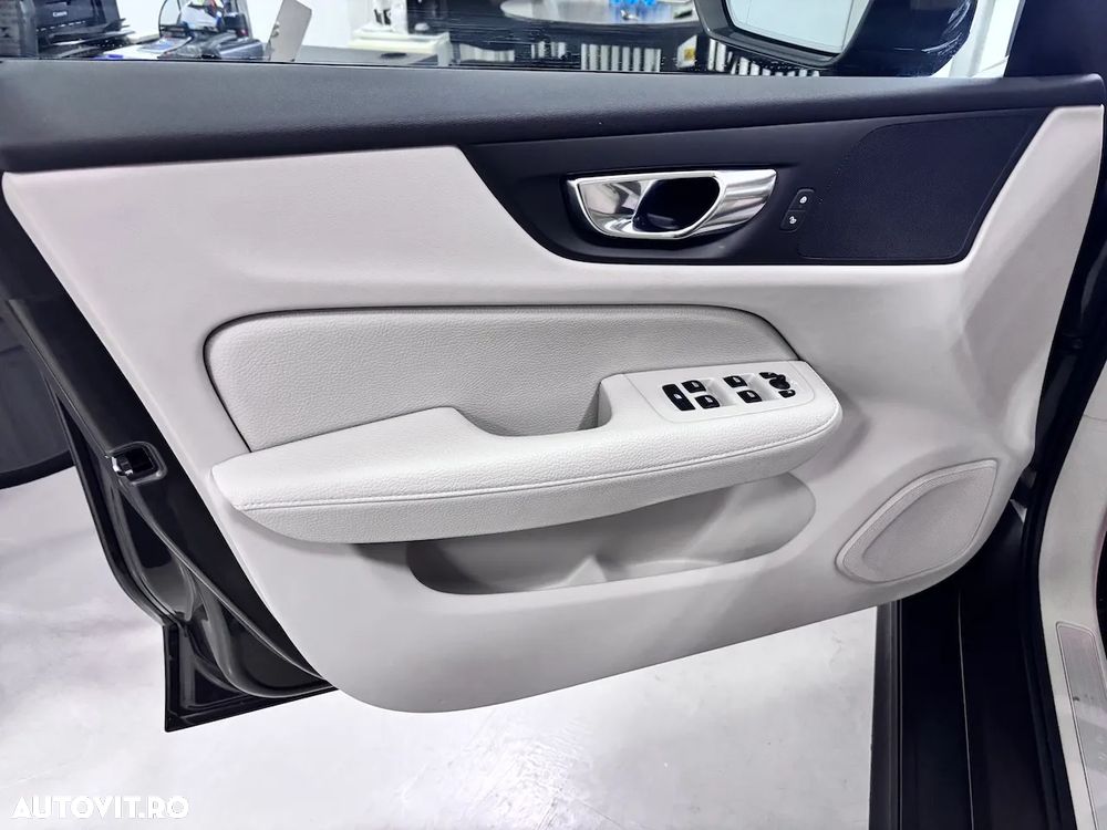 Volvo V60 V60CC B5 MHEV AT AWD Plus Bright - 9