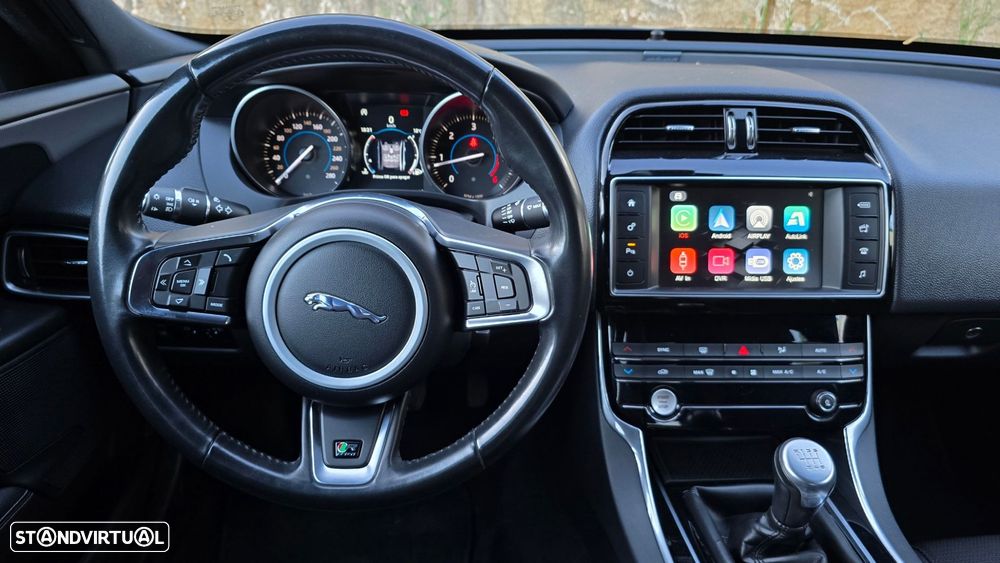 Jaguar XE 2.0 D R-Sport - 13