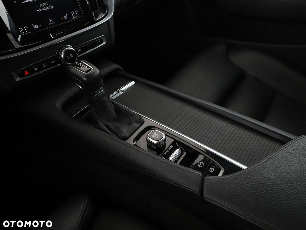 Volvo S90 T4 Momentum - 31