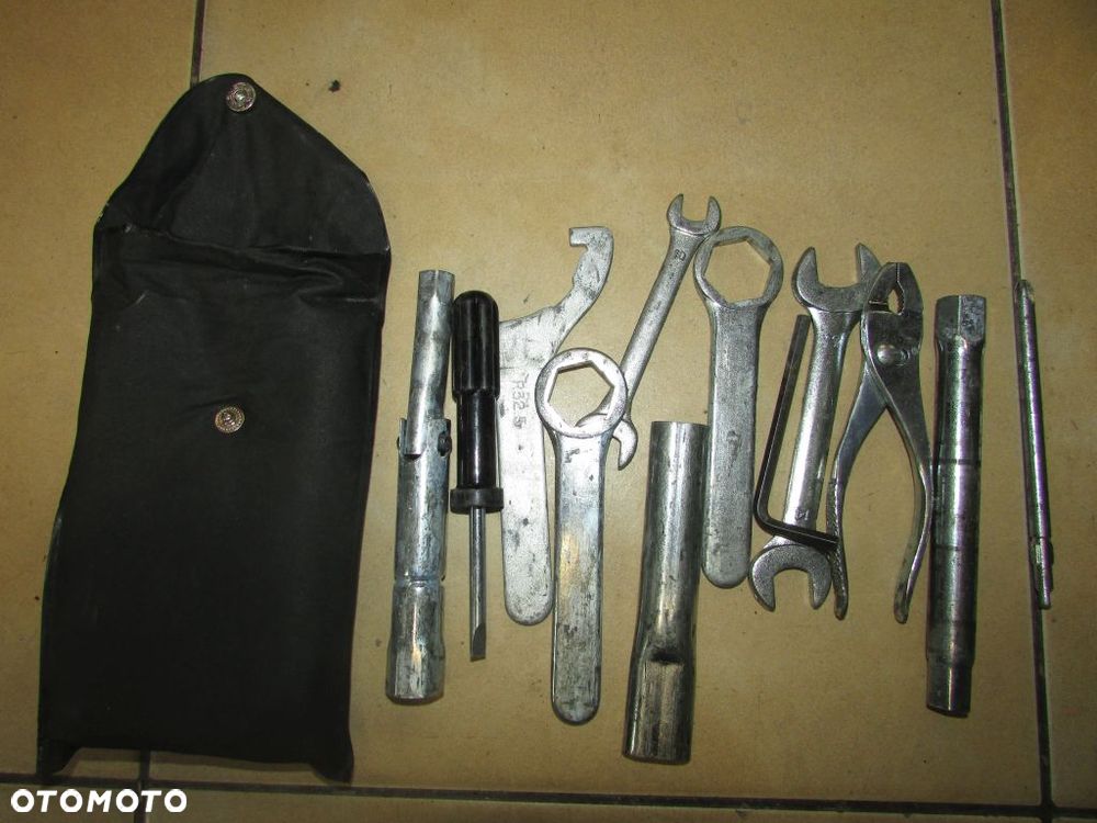 Suzuki SV 650 03-09 zestaw narzędziowy klucze - 1