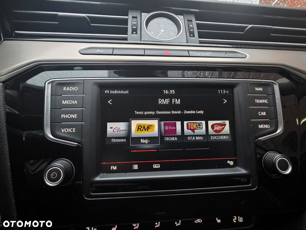 Volkswagen Passat - 16