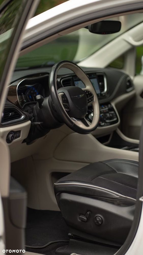 Chrysler Pacifica - 11