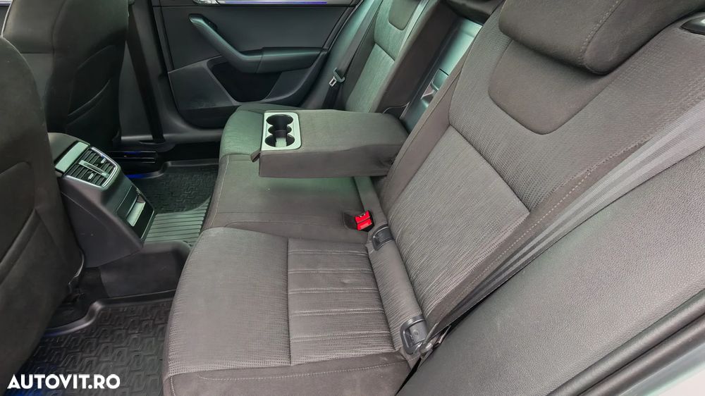 Skoda Octavia 2.0 TDI DSG Style - 6