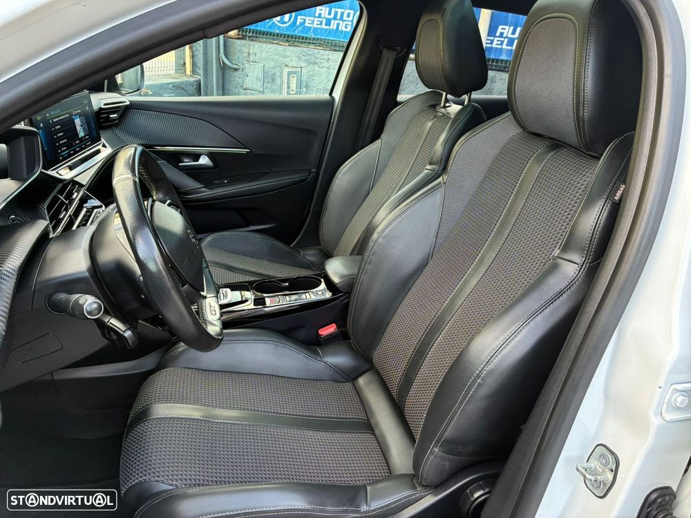 Peugeot 208 - 25