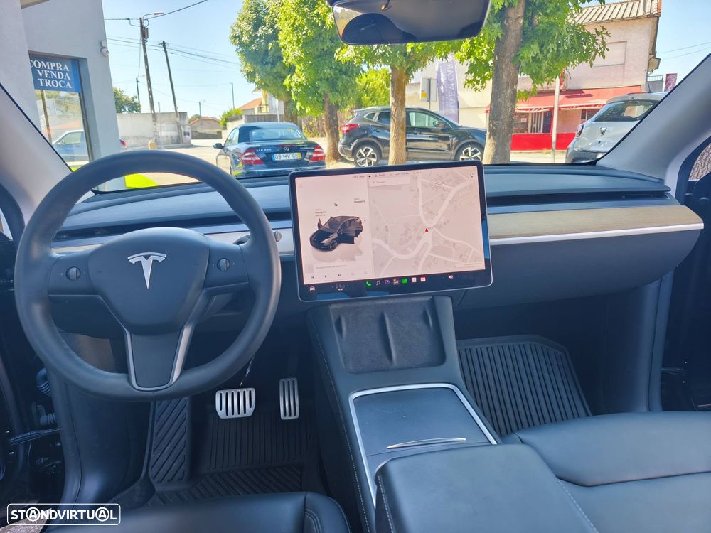 Tesla Model Y Performance Dual Motor AWD - 17