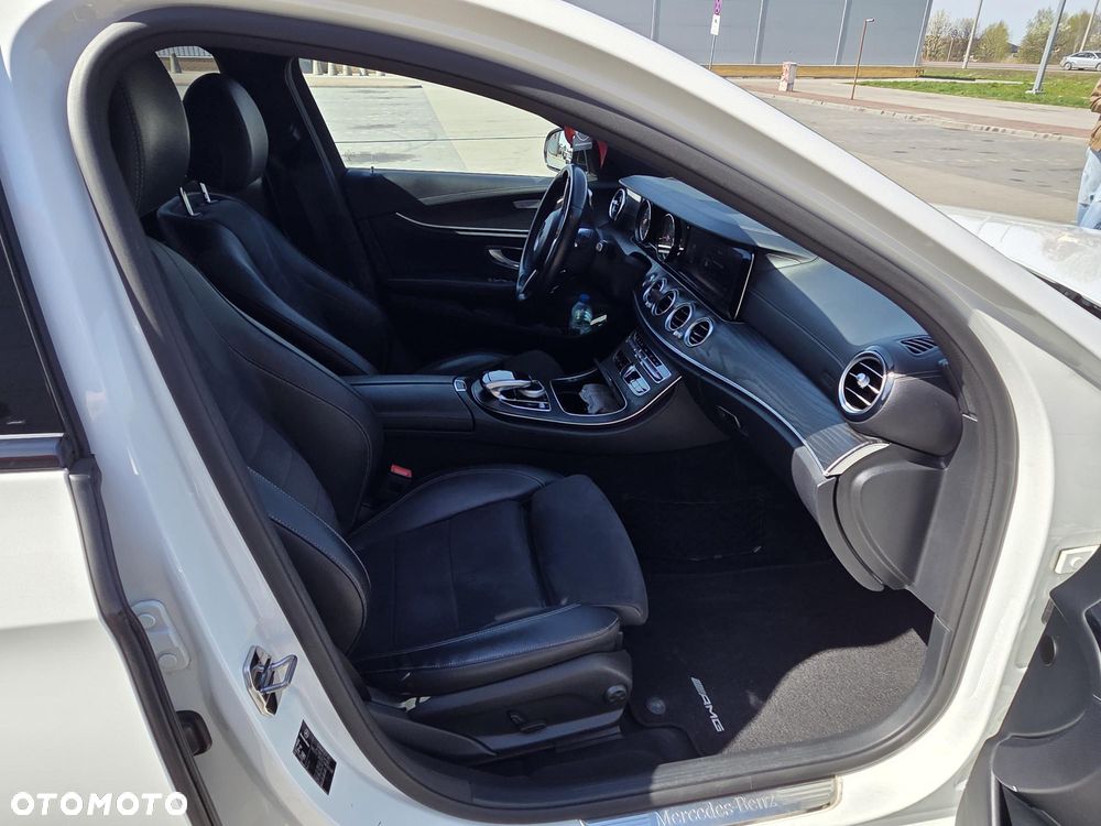 Mercedes-Benz Klasa E 220 d 4-Matic 9G-TRONIC - 11