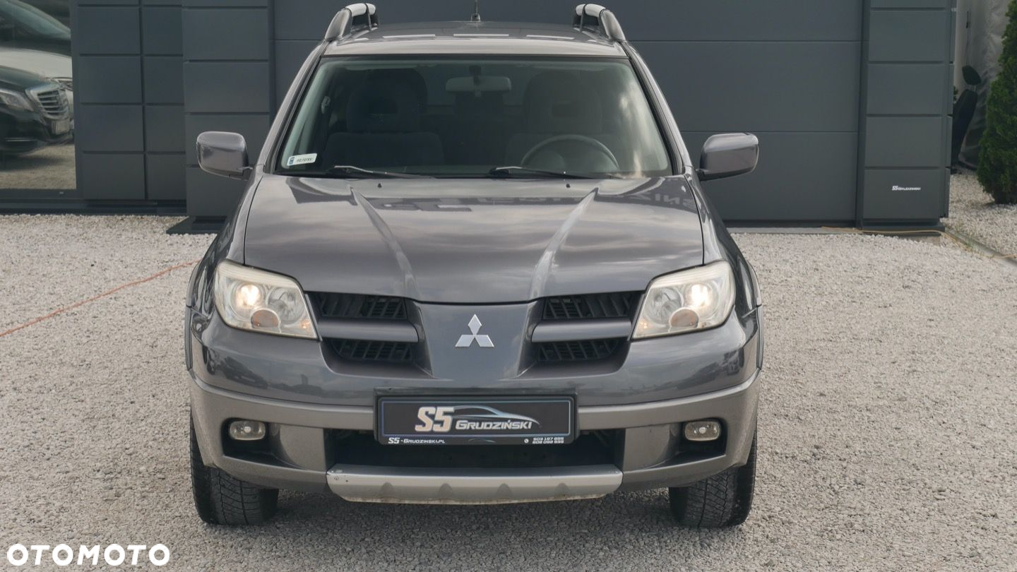 Mitsubishi Outlander - 3