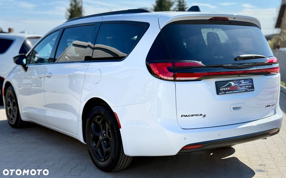 Chrysler Pacifica - 12
