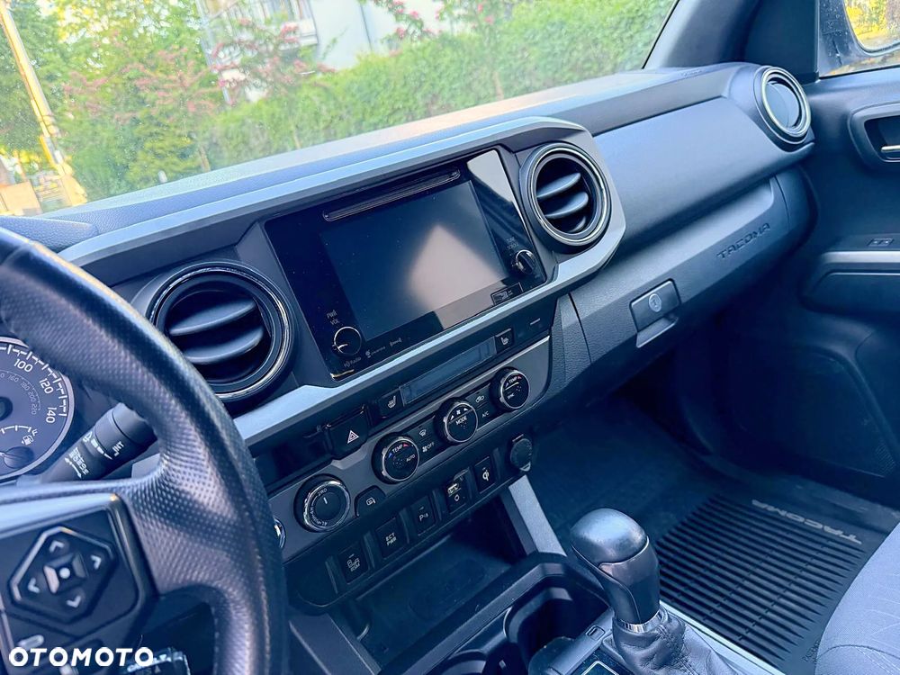 Toyota Tacoma - 16