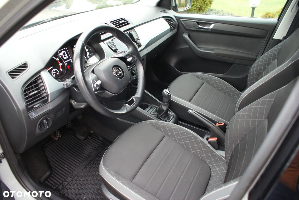 Skoda Fabia 1.0 TSI Style Color - 4