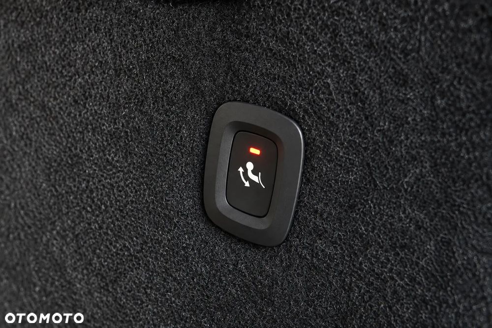 Volvo XC 40 T3 Momentum Pro - 24