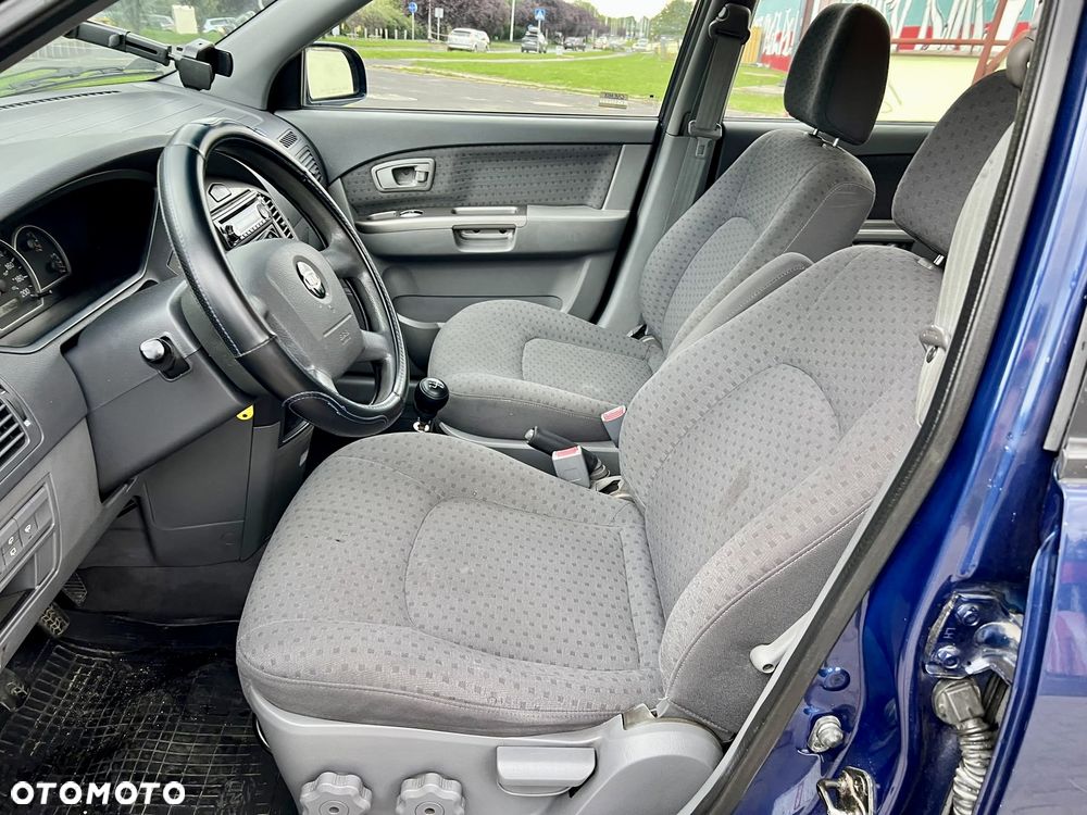 Kia Carens - 14