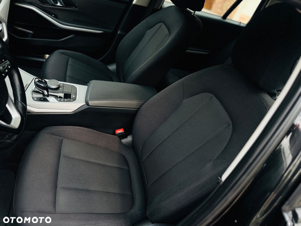 BMW Seria 3 320d Touring Advantage - 22