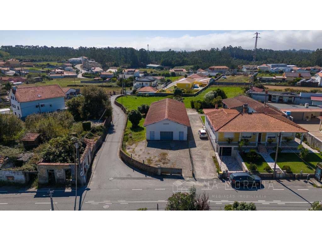 Armazém para venda na Rua de Beire, São João de Ver