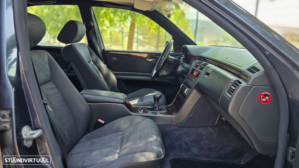 Mercedes-Benz E 300 D - 18