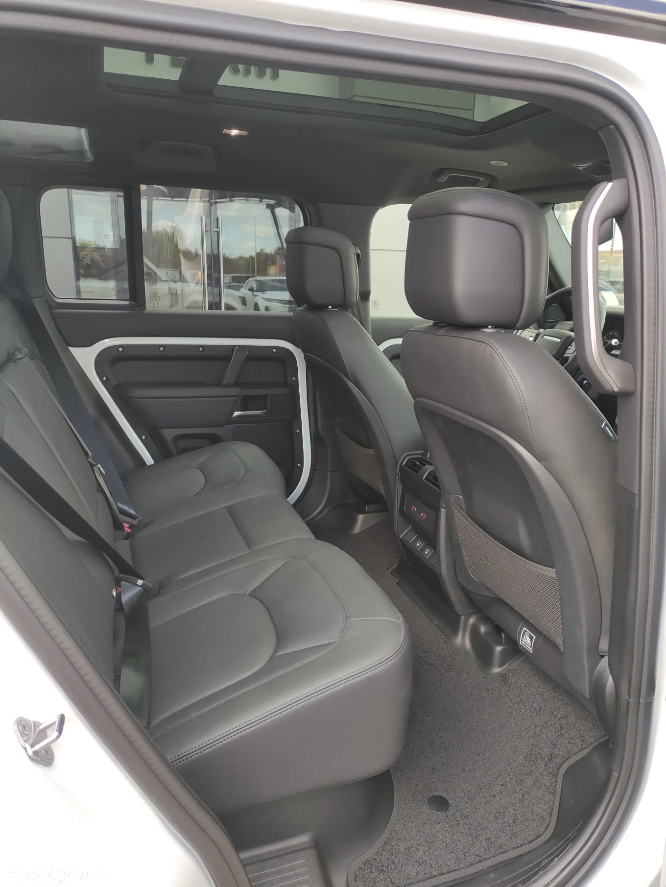 Land Rover Defender - 14