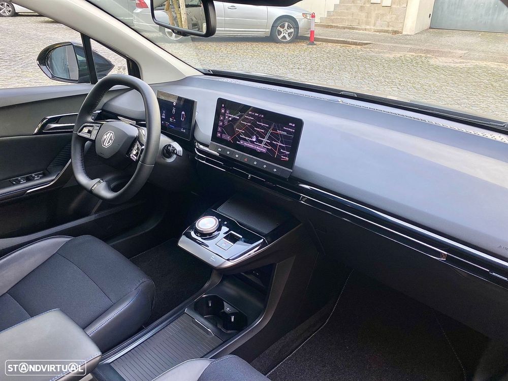 MG MG4 64 kWh Luxury - 27