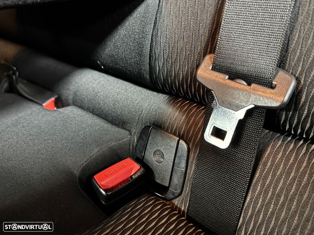 BMW 318 d Line Sport - 40