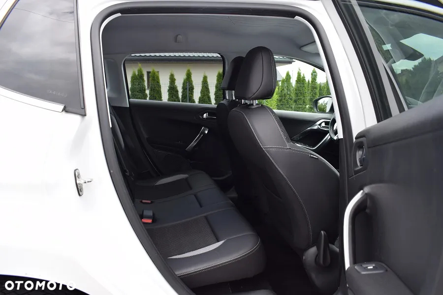Peugeot 2008 1.2 Pure Tech Allure S&S - 13