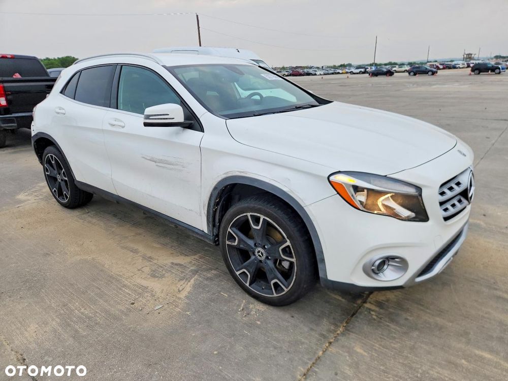 Mercedes-Benz GLA 250 4Matic 8G-DCT Style - 5